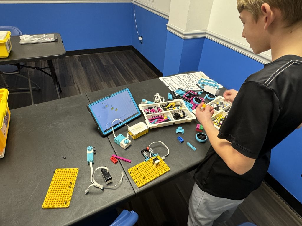 LEGO STEM Clubs at Uplink